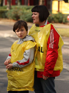 Marshals awaiting the arrival of the runners in Abingdon town centre. © SussexSportPhotography.